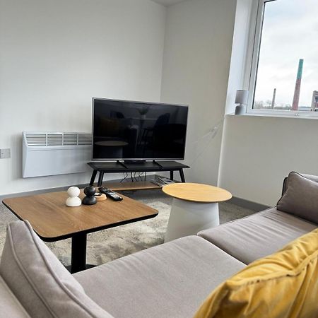 Fully Furnished 2-Bedroom With City View, Wifi And Free Parking By Brookland Stays Yeadon Bagian luar foto